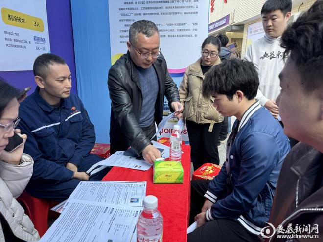 融媒报道丨娄底“材料谷”掀揽才热浪高校专场“燃”起新引擎(图2)